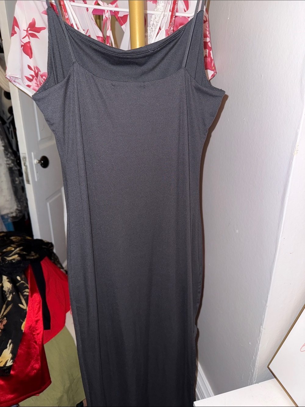 Classic Black Maxi Slip Skirt - Sleek Everyday Style - Picture 4 of 4
